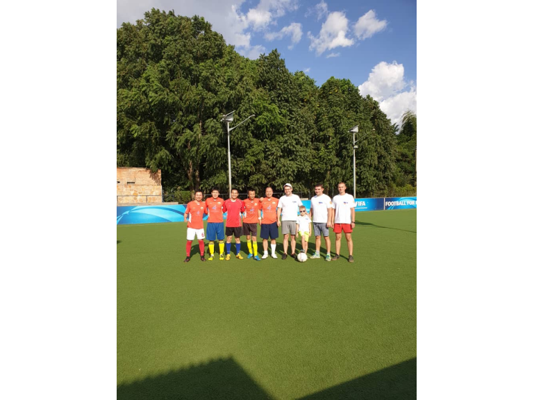 Sur le match de football amical entre les équipes des Ambassades de la Russie et de la Chine