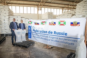 Visite de l’Ambassadeur à entrepôt du Programme Alimentaire Mondial