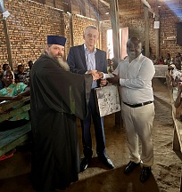 Le 20 avril 2025 le chef de la Mission diplomatique russe V.A. Mikhailov, des représentants de l’Ambassade et l’archiprêtre Alexandre Fomine, prêtre de l’Église orthodoxe russe, ont visité l’orpheliant «Back to Life Association» 